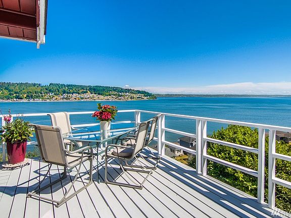 Wrap-around upper deck