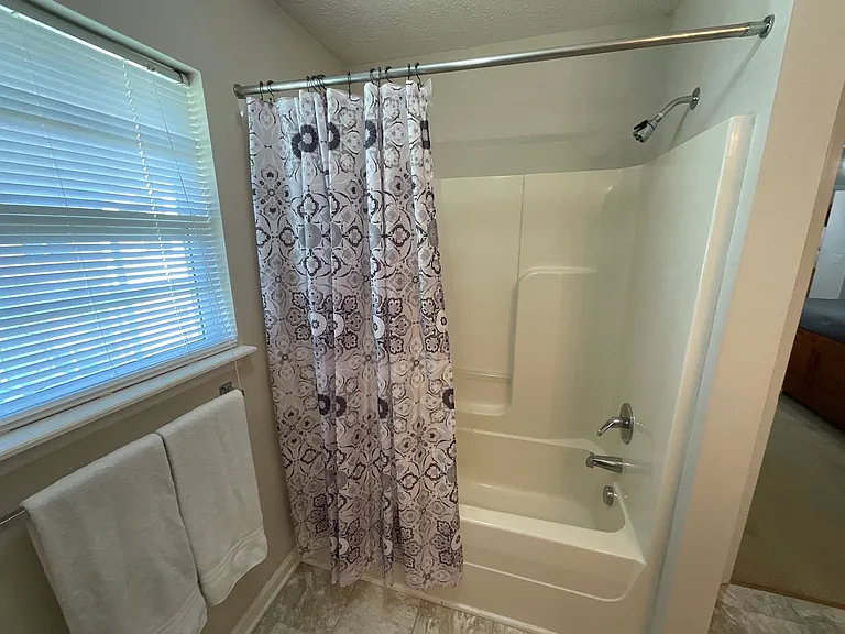 Meridian Park Apartments — Photo 231