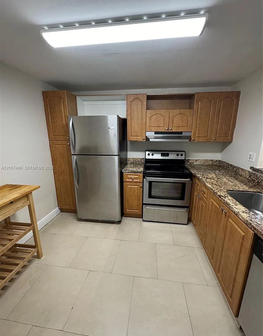 Pine Grove Condo — Photo 2
