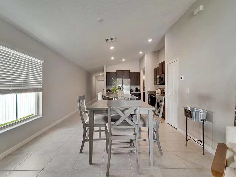 401 Royal Empress Dr — Photo 13