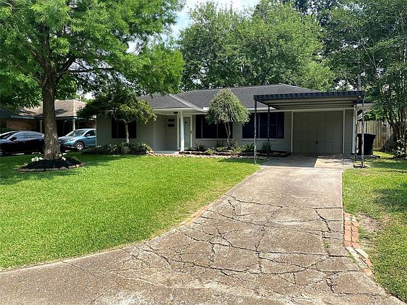 3rd image of 2215 Gardenia Dr