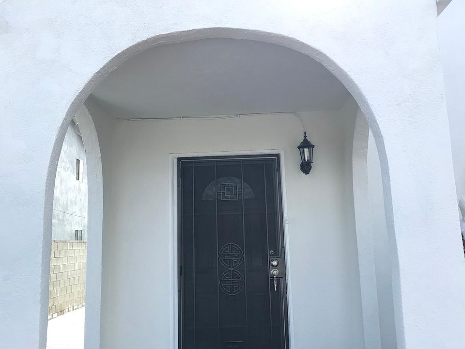 1st image of 11310 Emelita St