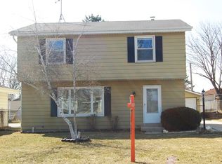 4015 S 91st St, Greenfield, WI 53228