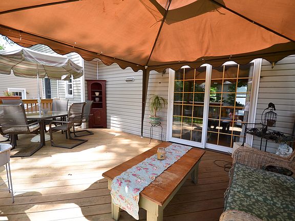 Deck for entertaining