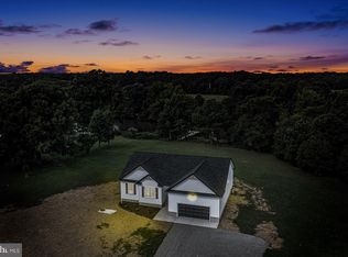 343 Lagrange Ave, Kilmarnock, VA 22482