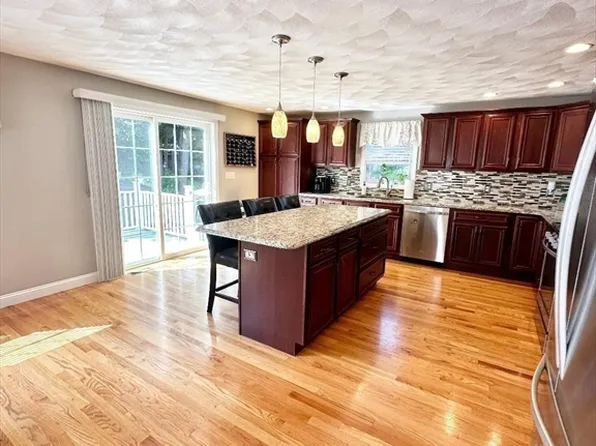 29 Daytona Rd, Lynn, MA 01904