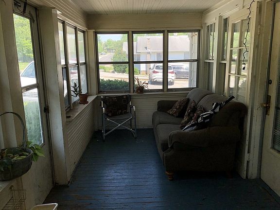 3rd image of 410 E Hillside Dr