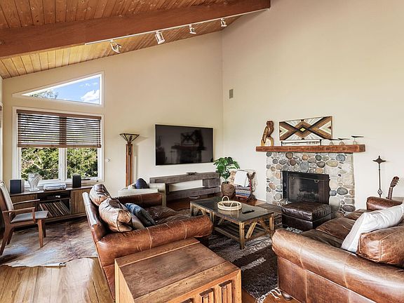 4th image of 21338 Colina Dr