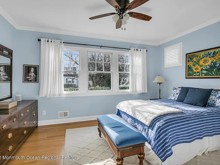 812 Claridge Dr — Photo 8