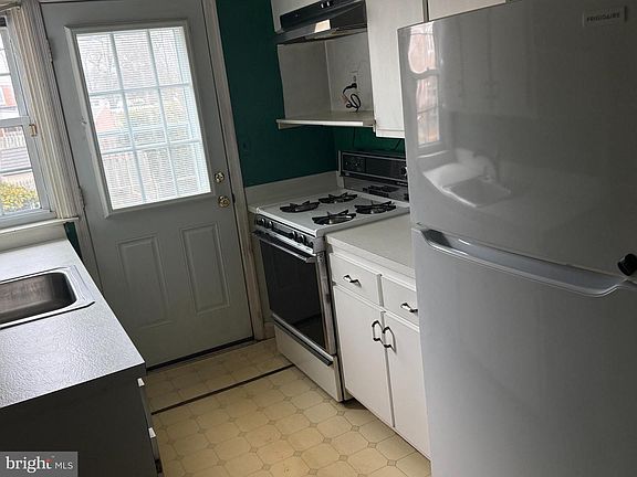 2nd image of 1928 Edgewood Rd