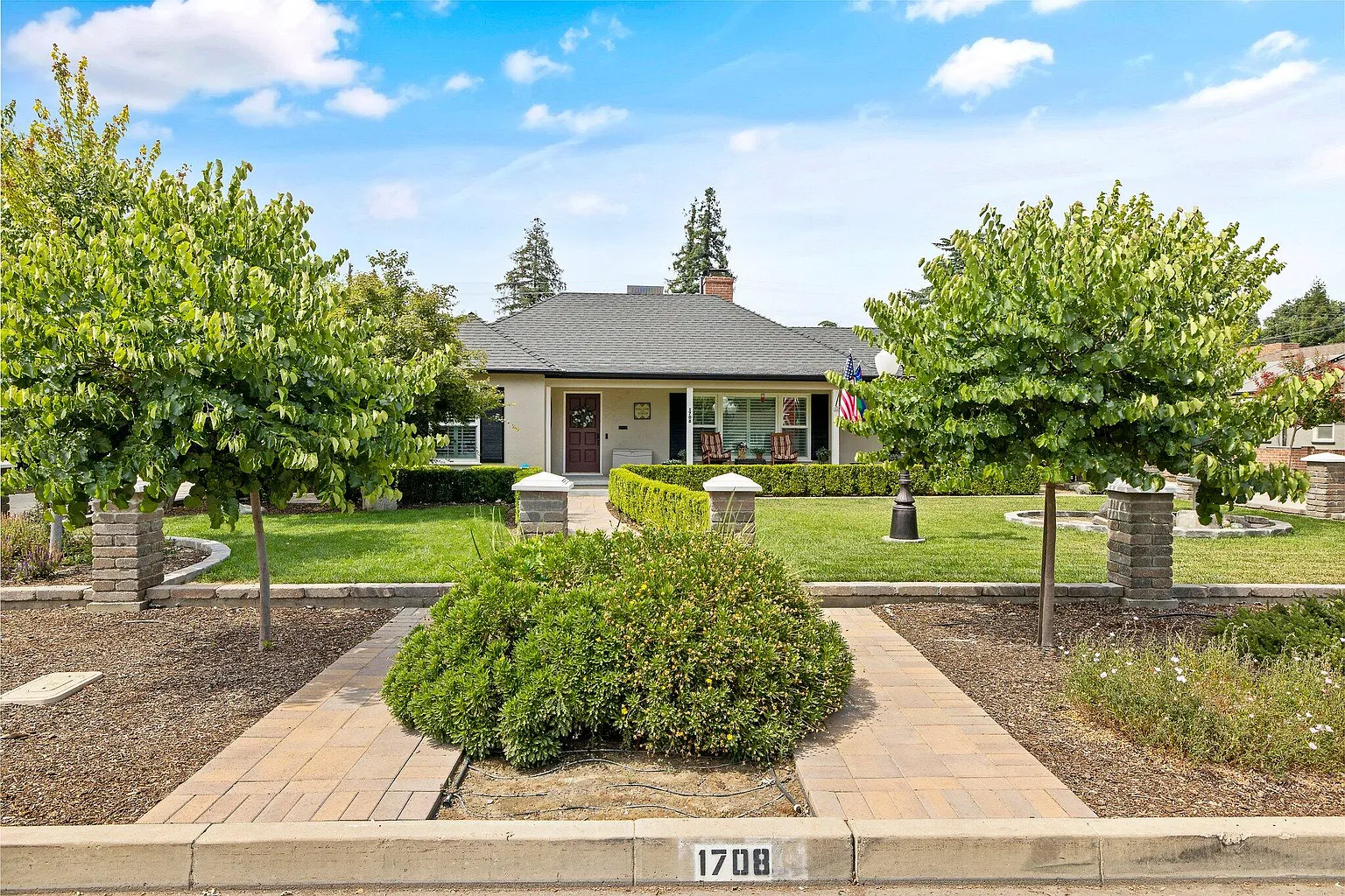 1708 W Beverly Drive photo 1