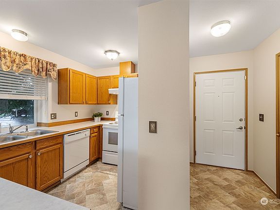 5th image of 12436 SE 272nd Place #D-202