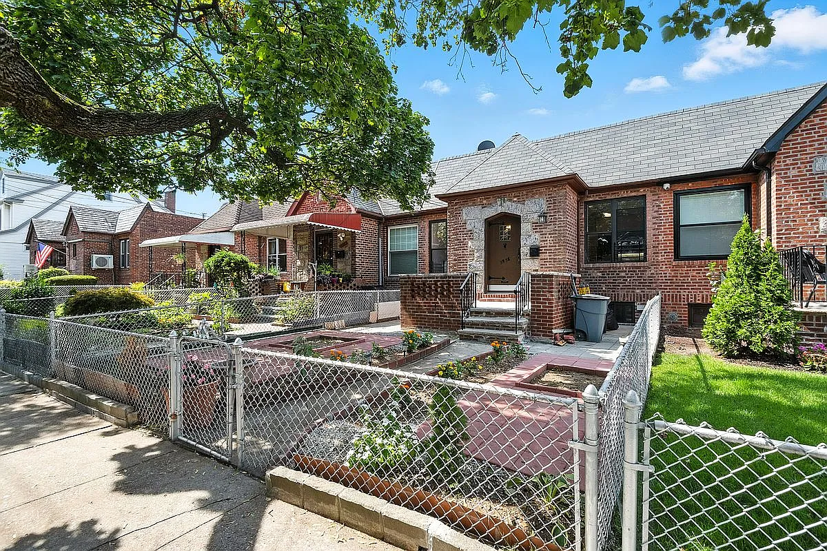 5958 69th Pl photo 1