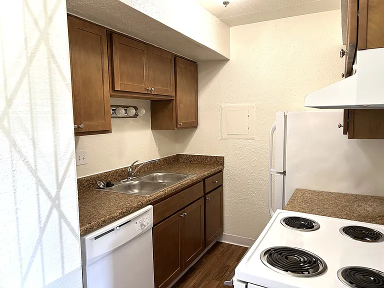 Woodland Place Apartments — Photo 40