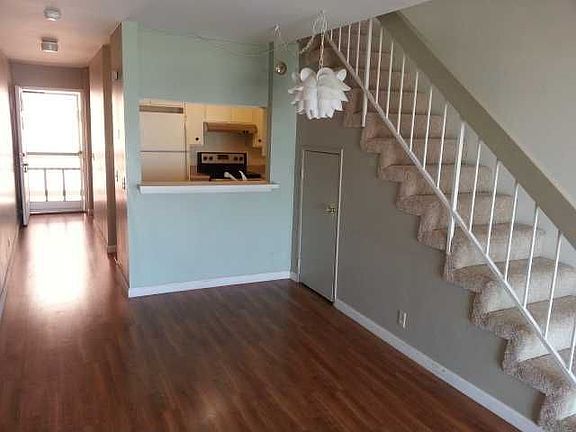 3rd image of 360 E Surfside Dr