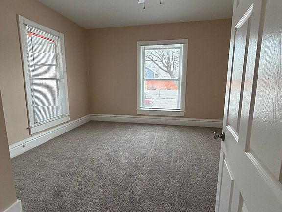3rd image of 419 E North St