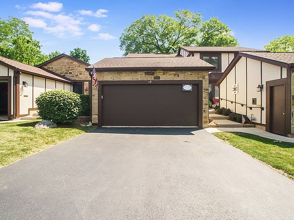 2nd image of 19 White Oak Cir