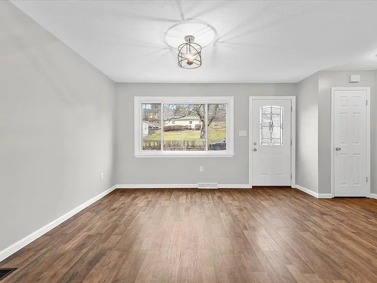 202D Stark Ave — Photo 11
