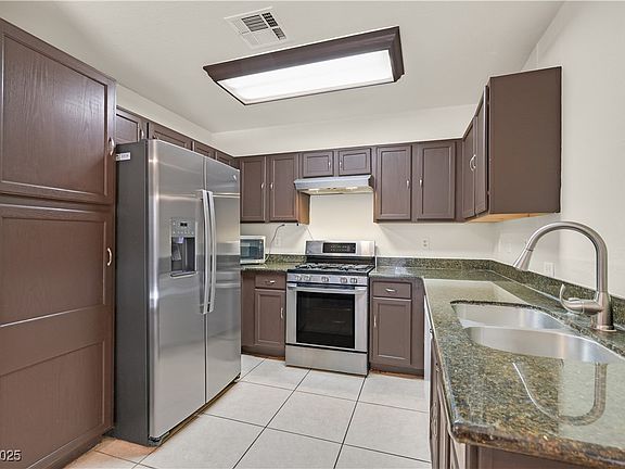 5th image of 9563 Grapeland Ave