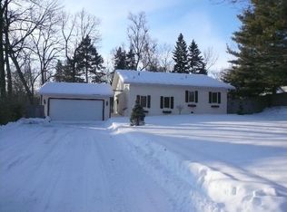 14817 Peteler Ln, Minnetonka, MN 55345