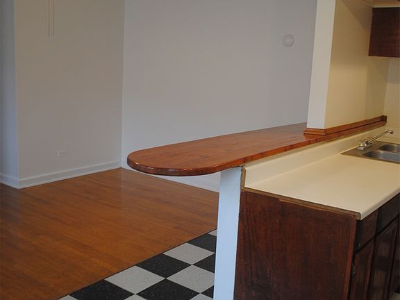 4th image of 310 N Pine Ave APT 3B