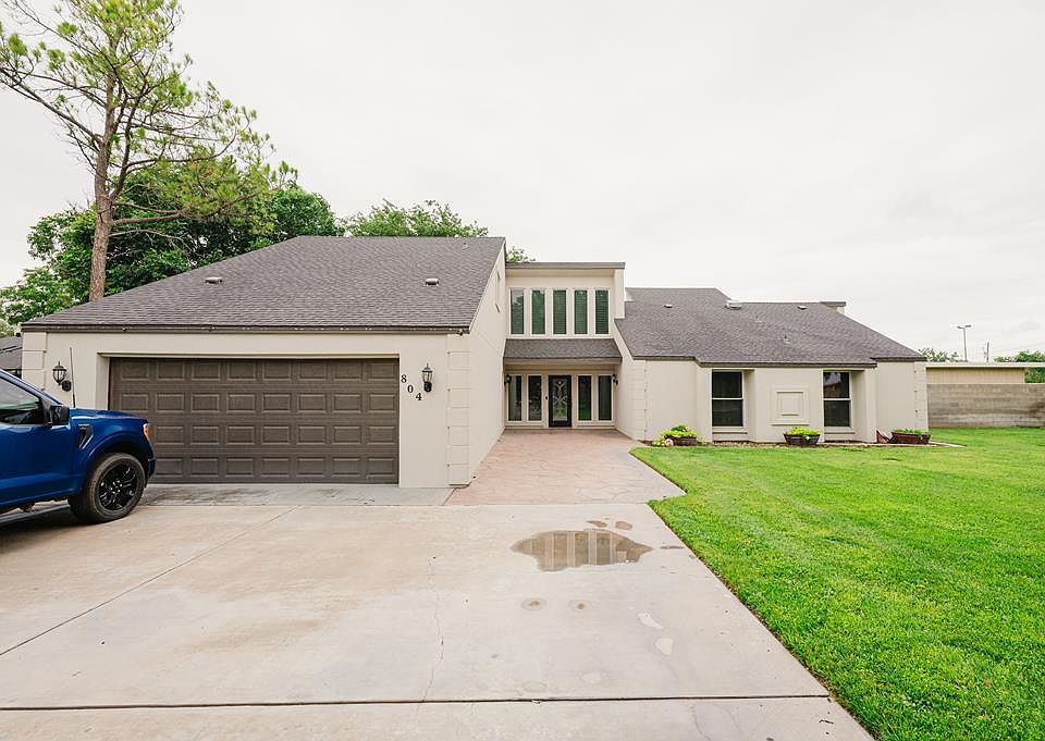 1st image of 804 Claymoor Dr