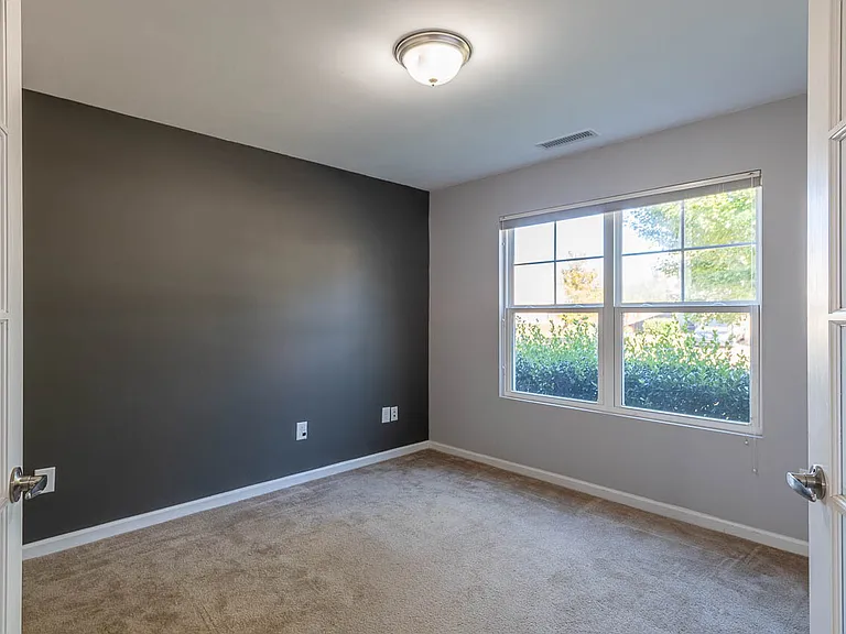 504 Southwick Pl — Photo 12