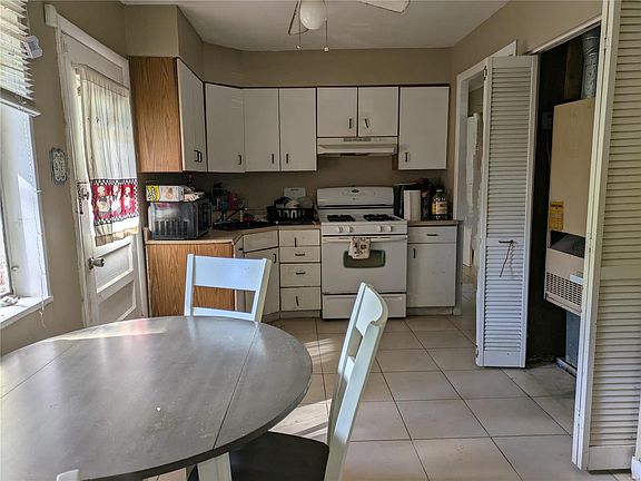 3rd image of 836 Marias Dr