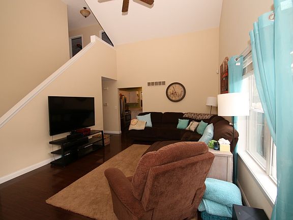 4th image of 6463 Maeve Ln