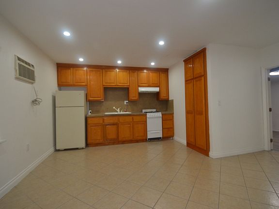 2nd image of 19201 Strathern St