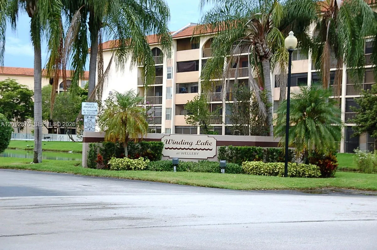 Building Photo - 10025 Winding Lake Rd #202