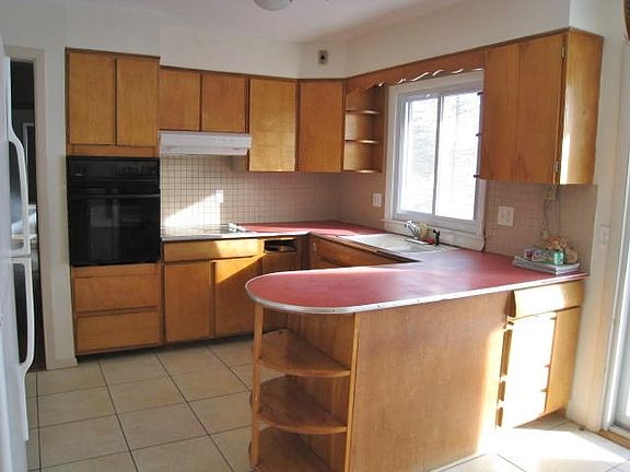5th image of 127 Dwyer Ave