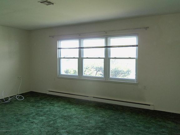 4th image of 340B Canterbury Ct #B