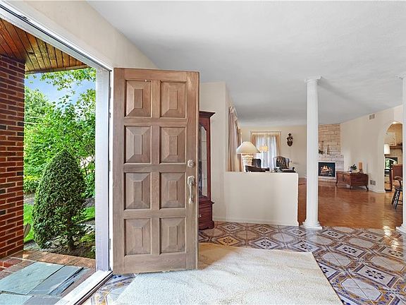 3rd image of 82 Mountain Laurel Dr