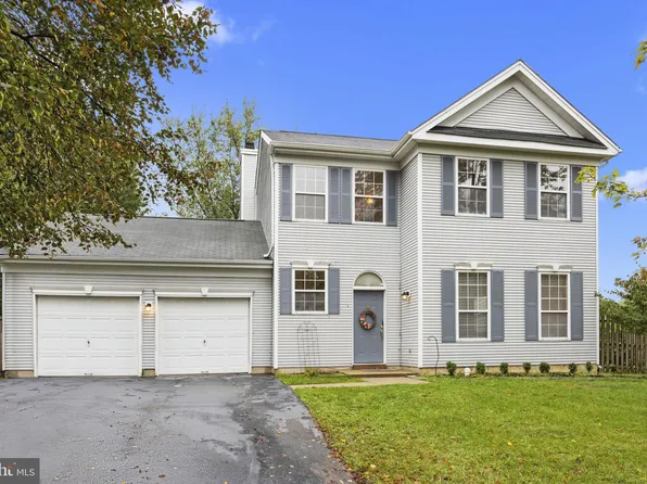 47 Chicory Ln, Pennington, NJ 08534