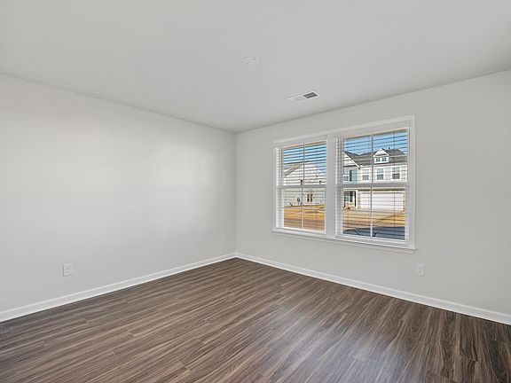 4th image of 338 Whittier St Lot 439