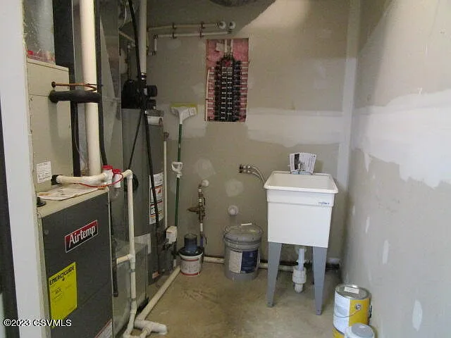 820 Baker St — Photo 30
