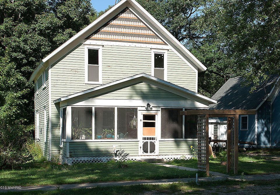 31 S Gibbs St White Cloud MI Zillow