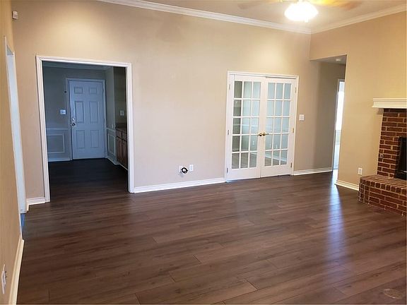 5th image of 701 Carlisle Ct