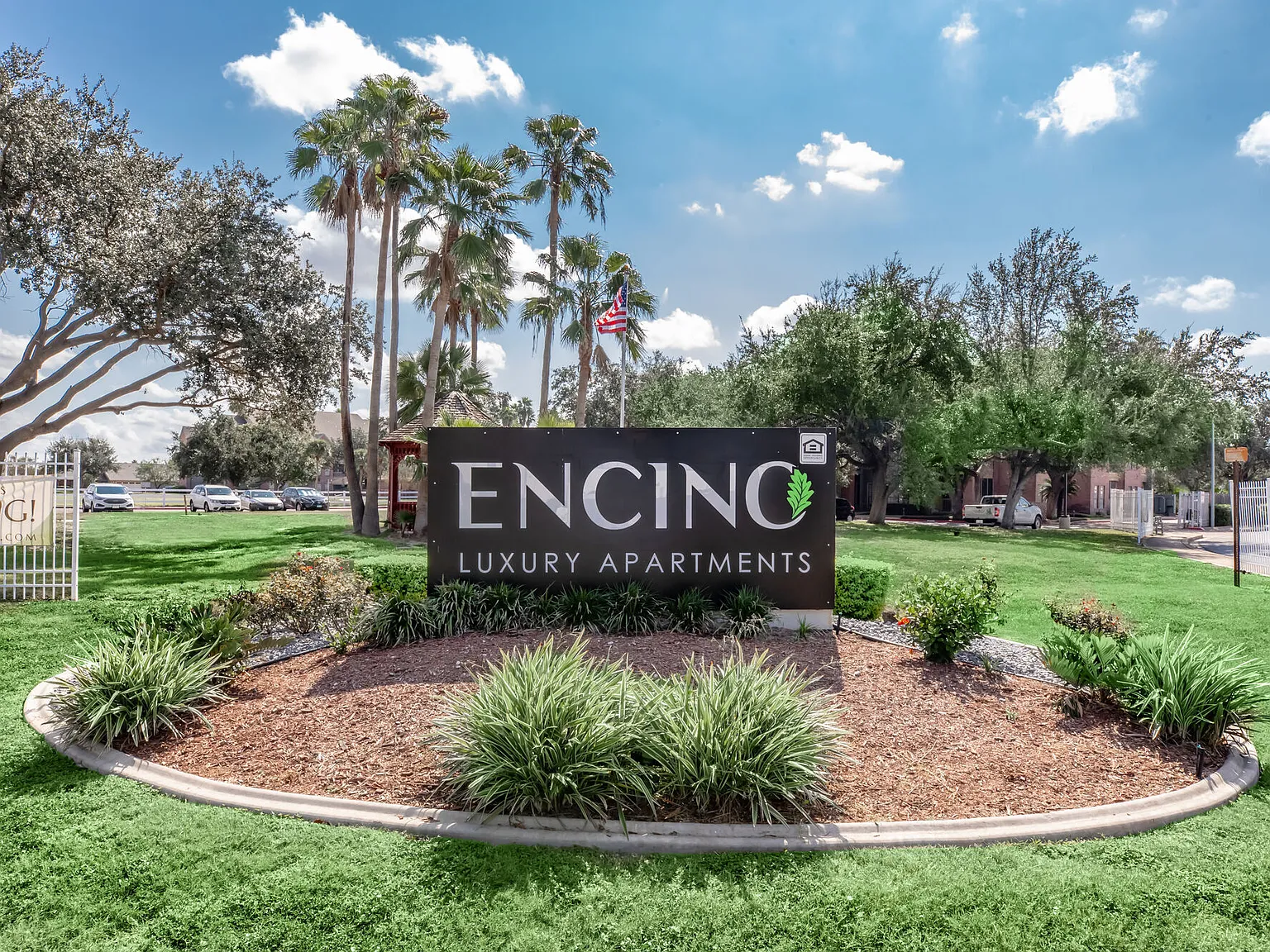 Encino Luxury Apartments — Photo 4