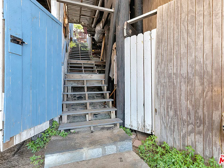 24528 Malibu Rd — Photo 56