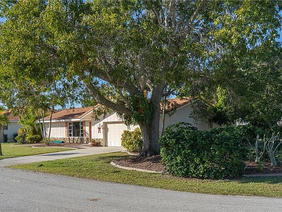 3rd image of 401 Medici Ct