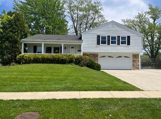 1 N Braintree Dr, Schaumburg, IL 60194