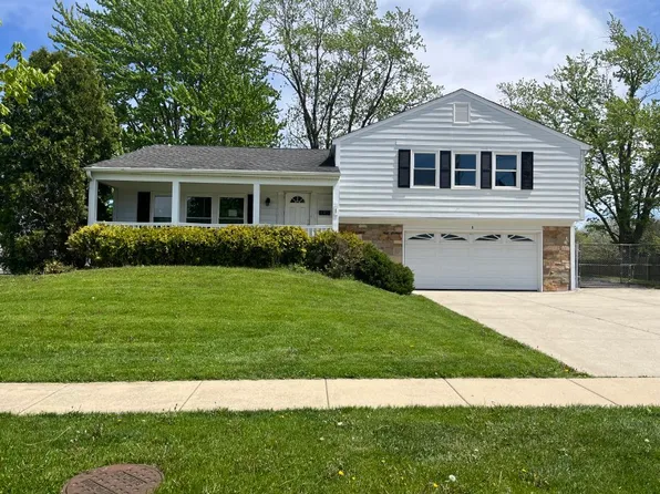 1 N Braintree Dr, Schaumburg, IL 60194