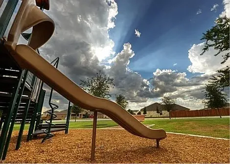 Nearby community park / playground