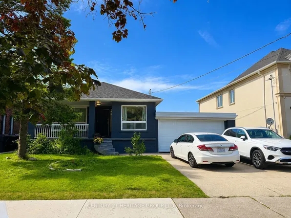 124 Regina Ave, Toronto, ON M6A 1R7