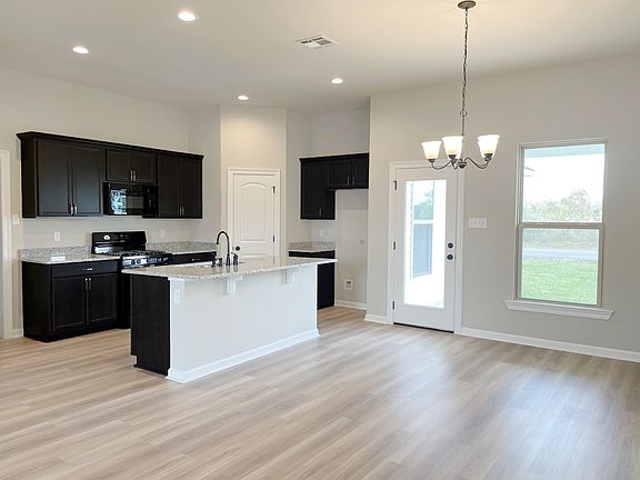 Dalton IV H - Kitchen - DSLD Homes