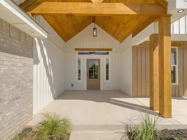 1878 Castle Dr, Guthrie, OK 73044