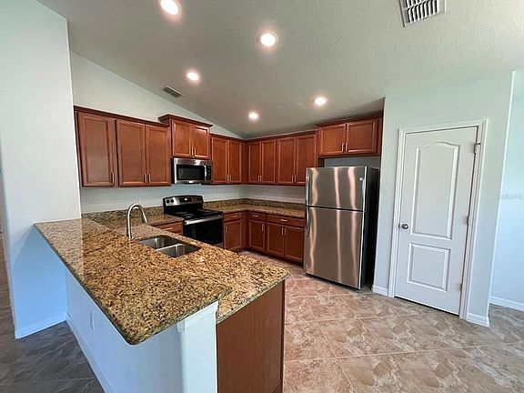 5th image of 18567 Briar Oaks Dr