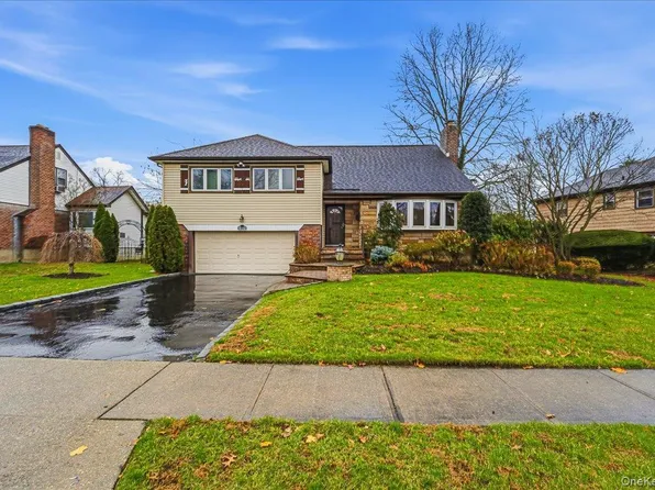 816 Pepperidge Road, Westbury, NY 11590